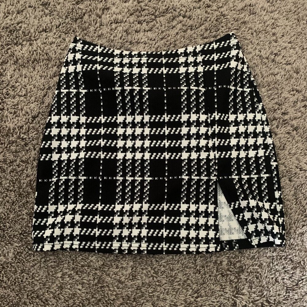 Black and White Bodycon Short Skirt